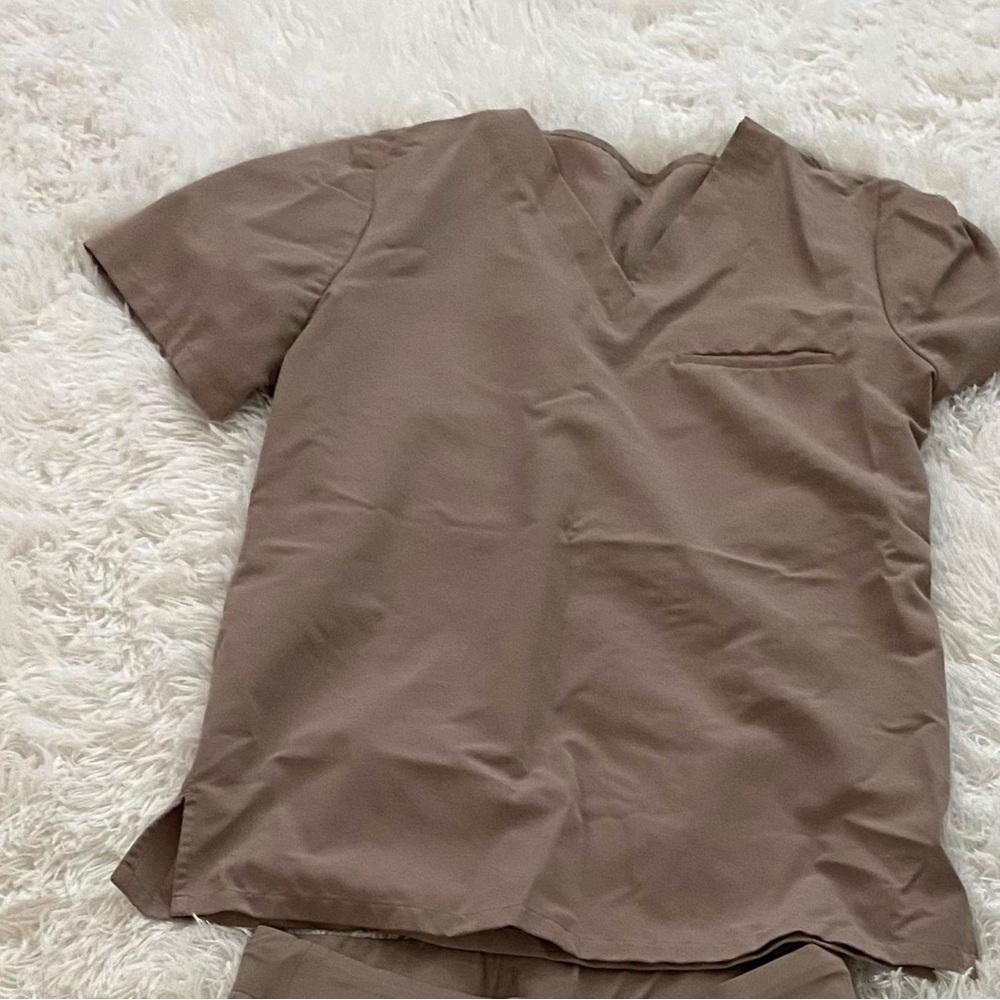 Women’s scrubs